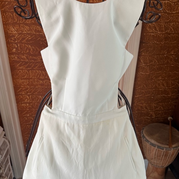 BCBGMaxazria white shorts cocktail and party dress - Picture 3 of 7